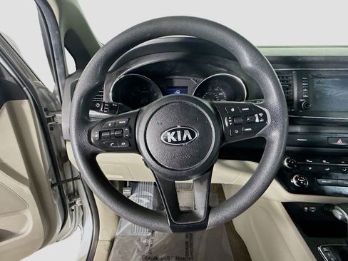 Used 2021 Kia Sedona LX image 13