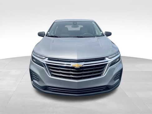 Used 2024 Chevrolet Equinox LS w/ LS Convenience Package FWD image 3