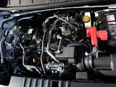 Used 2025 Nissan Kicks SR FWD image 33