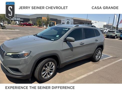 Used 2021 Jeep Cherokee Latitude Plus FWD image 1