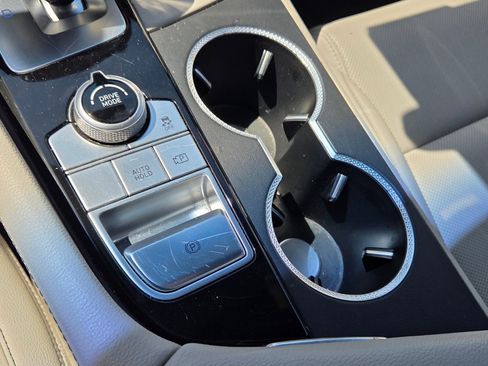 Used 2025 Genesis G70 2.5T RWD image 21