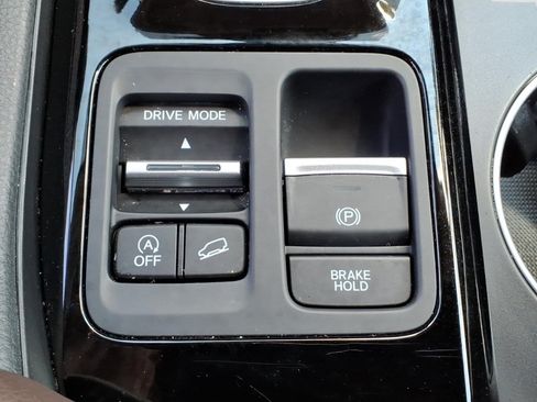 Used 2025 Honda Pilot Elite image 22