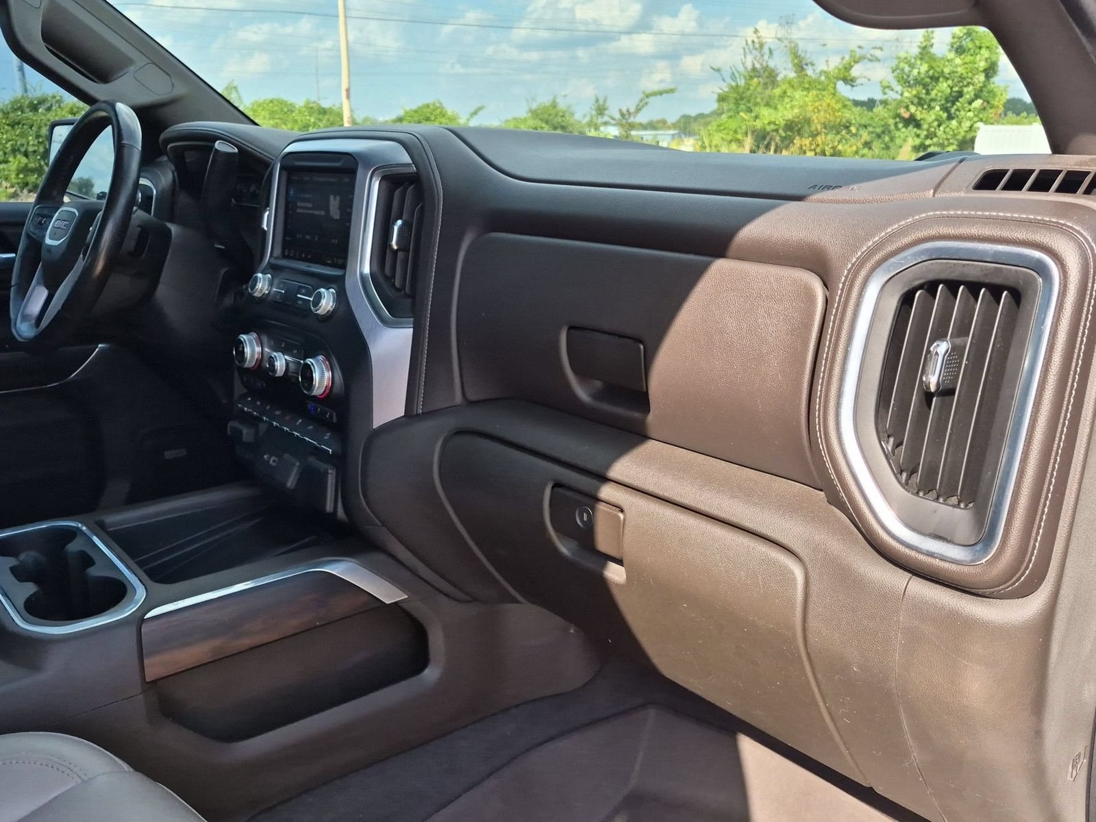 Used 2020 GMC Sierra 1500 SLT w/ SLT Premium Plus Package AWD/4WD image 32