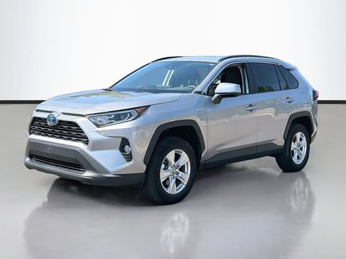 Used 2021 Toyota RAV4 XLE AWD/4WD image 2