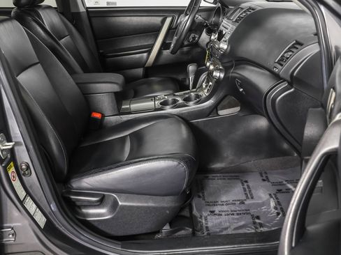 Used 2012 Toyota Highlander SE w/ Tow Pkg image 47