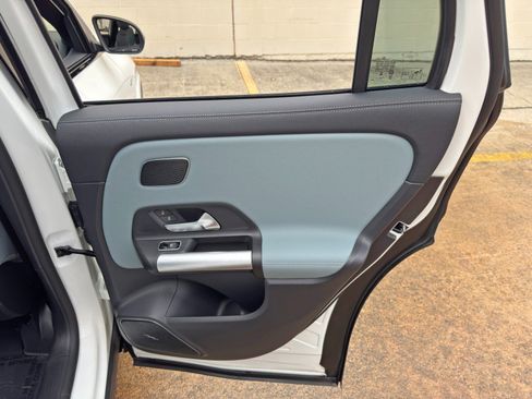 Used 2025 Mercedes-Benz GLA 35 AMG 4MATIC w/ AMG Aerodynamics Package image 48