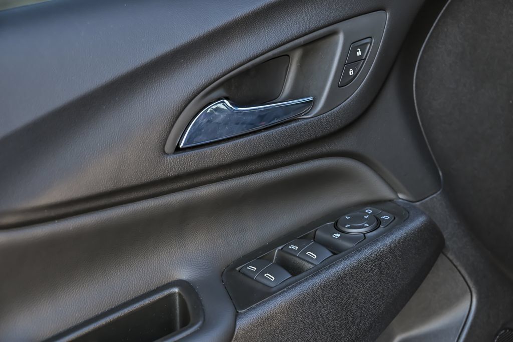 Certified 2024 Chevrolet Equinox LT FWD image 12