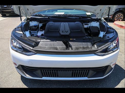 Used 2024 Kia EV6 Light RWD image 32