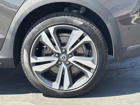 Used 2025 Volvo V60 B5 Cross Country Plus AWD/4WD image 17