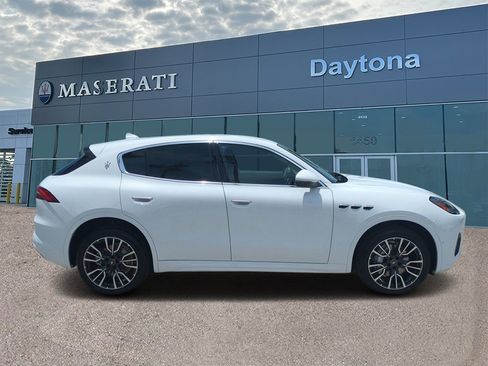 New 2025 Maserati Grecale GT image 2