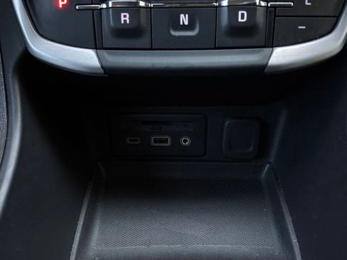 Used 2024 GMC Terrain SLT AWD/4WD image 30