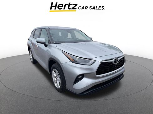 Used 2025 Toyota Highlander LE image 1