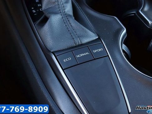 Used 2024 Toyota Camry SE image 19