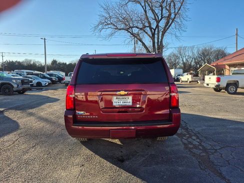 Used 2017 Chevrolet Suburban LT image 5