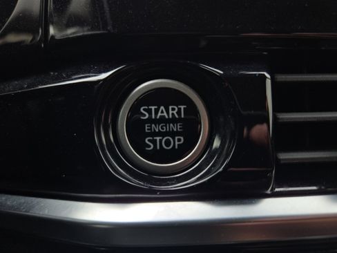 Used 2023 Nissan Pathfinder SV w/ SV Premium Package FWD image 21