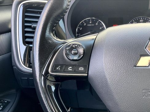 Used 2018 Mitsubishi Outlander SE FWD image 23