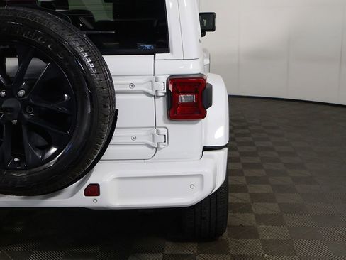 Used 2023 Jeep Wrangler Unlimited Sahara AWD/4WD image 15