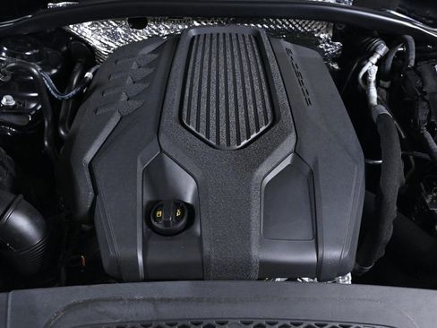 Certified 2025 Porsche Macan image 25