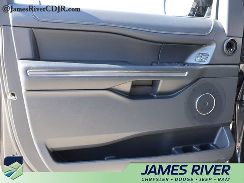 Used 2024 Ford Expedition Max XLT image 22