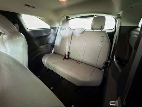 Certified 2025 Toyota Sienna XLE image 28