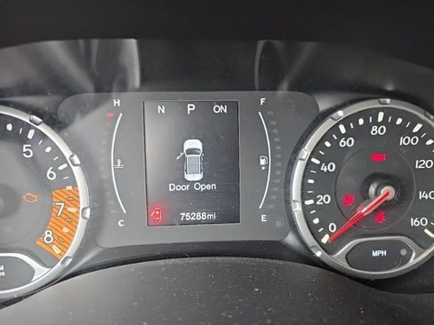 Used 2020 Jeep Renegade Latitude w/ Cold Weather Group AWD/4WD image 14