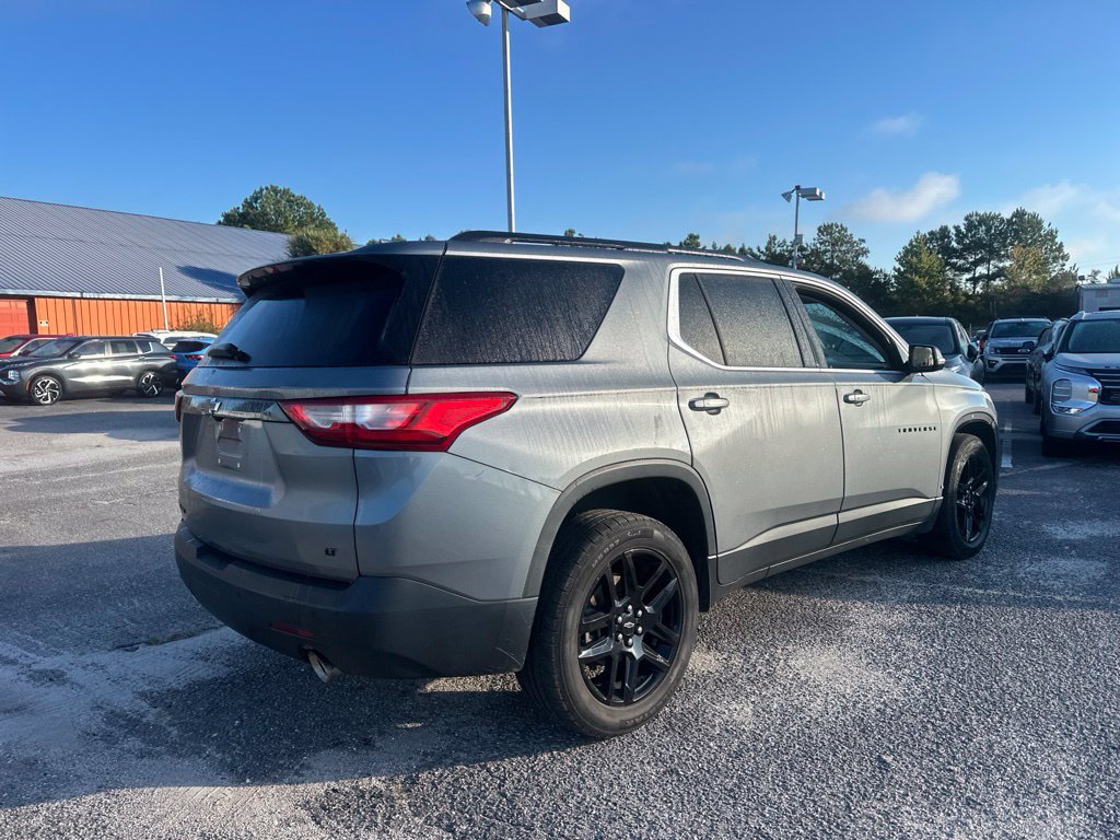 Used 2021 Chevrolet Traverse LT w/ LPO, Blackout Package AWD/4WD image 3