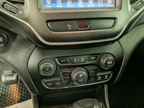 Used 2020 Jeep Cherokee Trailhawk w/ Cold Weather Group image 27