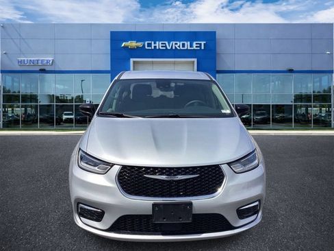 Used 2024 Chrysler Pacifica Limited FWD image 4