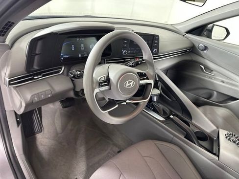 Certified 2024 Hyundai Elantra SE image 13