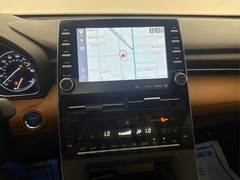 Used 2019 Toyota Avalon Limited FWD image 38