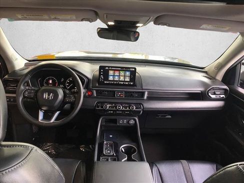 Used 2024 Honda Pilot Touring image 17
