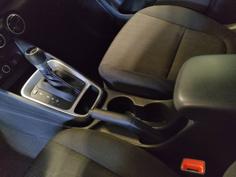 Used 2023 Hyundai Venue SE FWD image 26