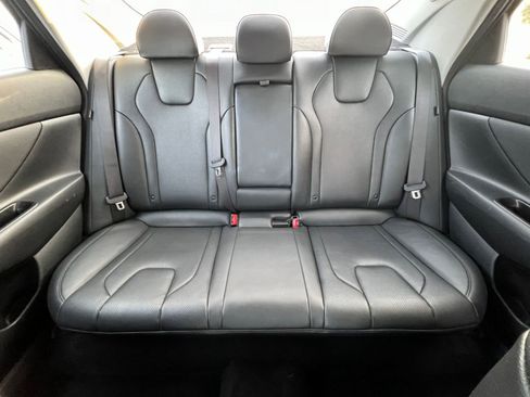 Used 2025 Hyundai Elantra Limited image 41