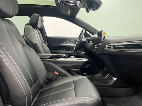 Used 2024 Cadillac Lyriq Tech image 28