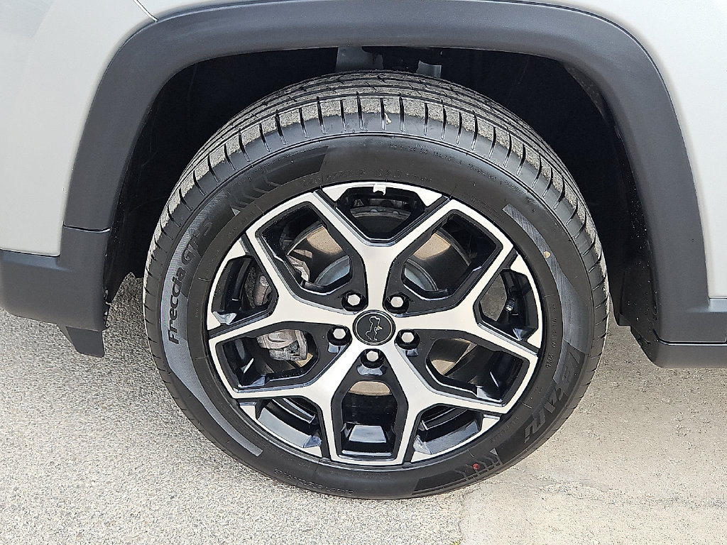 Used 2025 Jeep Compass Limited AWD/4WD image 13