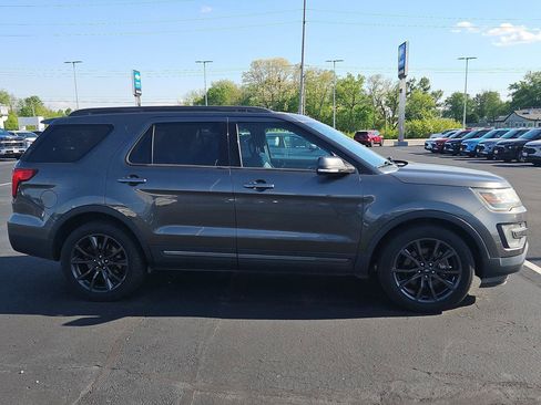 Used 2017 Ford Explorer XLT w/ Equipment Group 202A FWD image 2