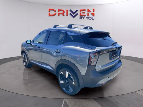 New 2026 Nissan Kicks SR image 3