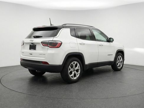 Used 2025 Jeep Compass Latitude AWD/4WD image 9