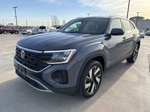 Used 2025 Volkswagen Atlas Cross Sport SE image 7