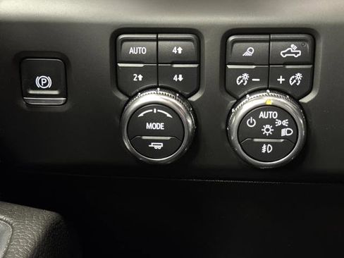 Used 2025 GMC Sierra 2500 Denali w/ Technology Package image 28