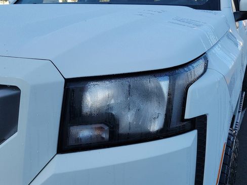 Used 2023 Nissan Frontier SV w/ Tow Package image 10