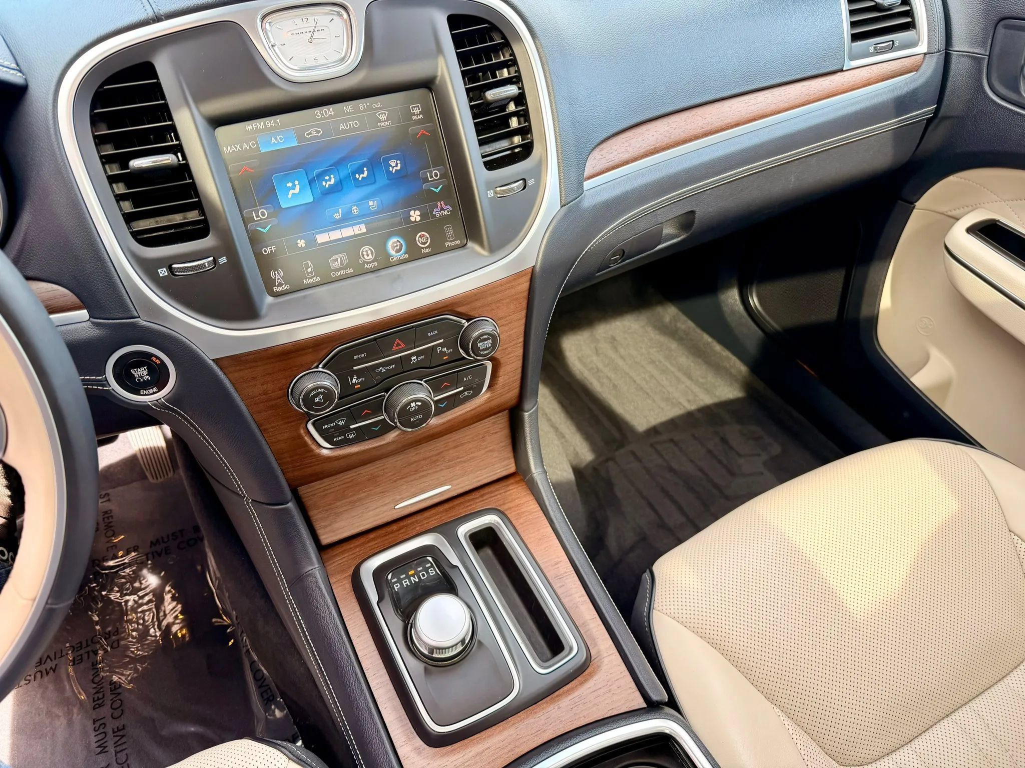Used 2015 Chrysler 300 C Platinum w/ Harman/Kardon Audio Group AWD/4WD image 14
