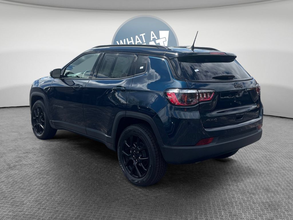 Used 2024 Jeep Compass Latitude w/ Altitude Special Edition AWD/4WD image 6