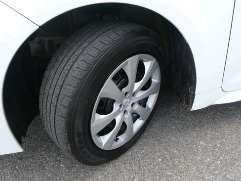 Used 2022 Toyota Corolla LE image 28