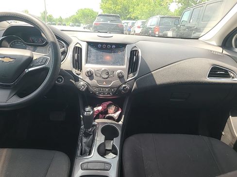 Used 2018 Chevrolet Cruze LT FWD image 7