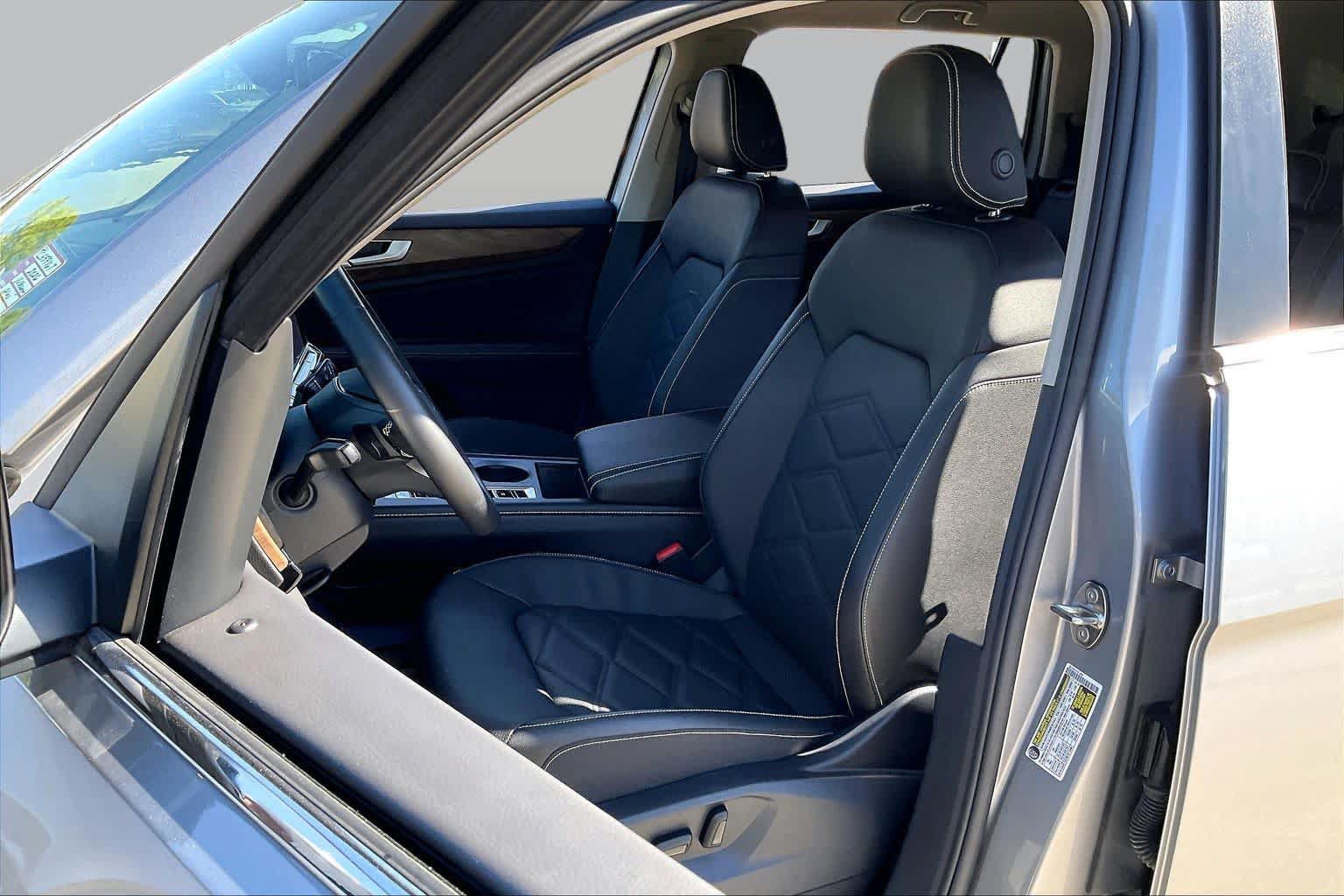 Used 2026 Volkswagen Atlas SE FWD image 8