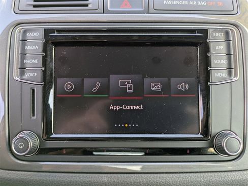 Used 2017 Volkswagen Tiguan S image 22