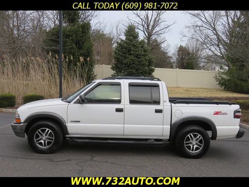 Used 2002 Chevrolet S10 Pickup LS w/ ZR5 Appearance Pkg AWD/4WD image 2