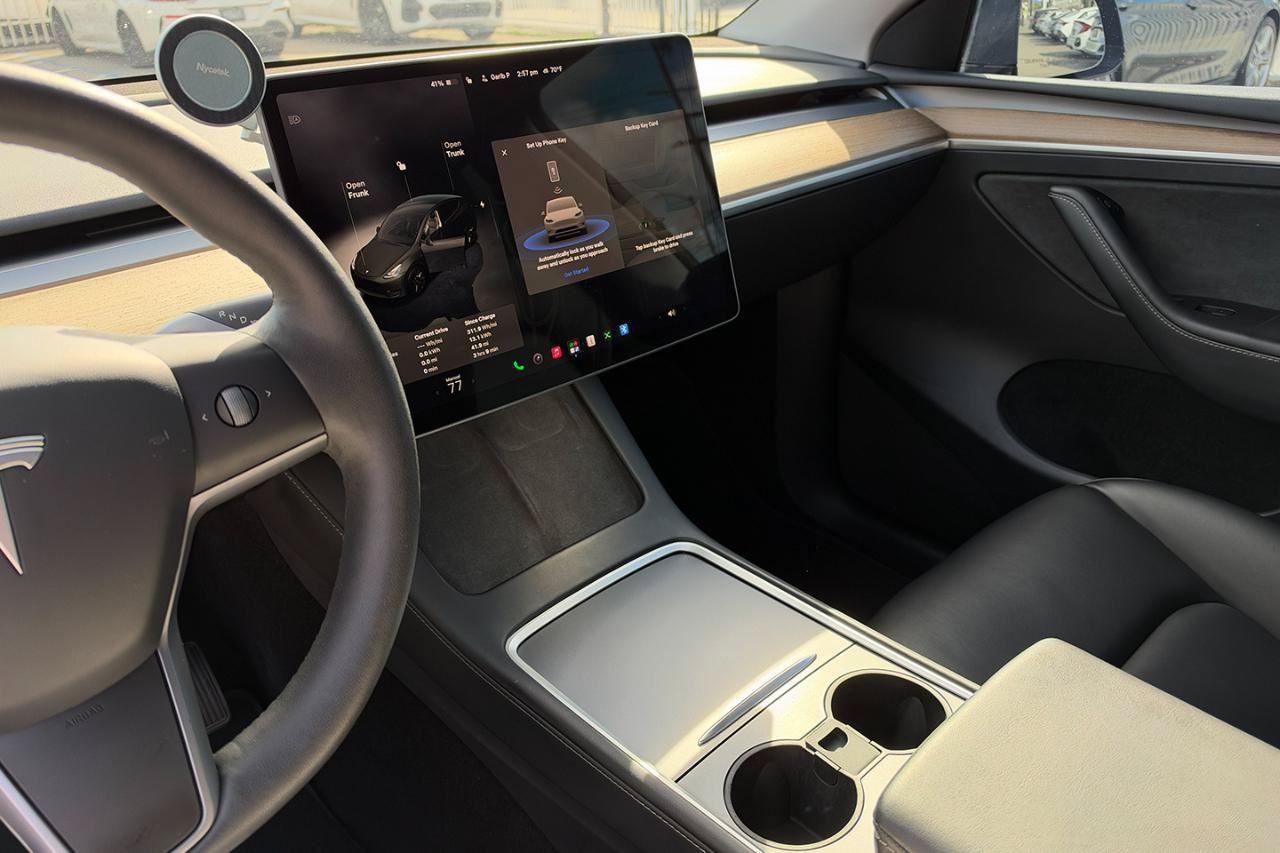 Used 2024 Tesla Model Y Long Range AWD/4WD image 14