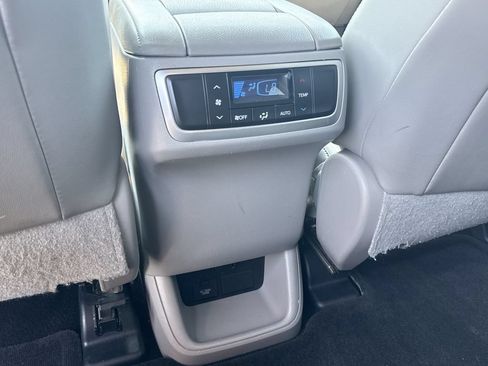 Used 2016 Toyota Highlander XLE FWD image 25